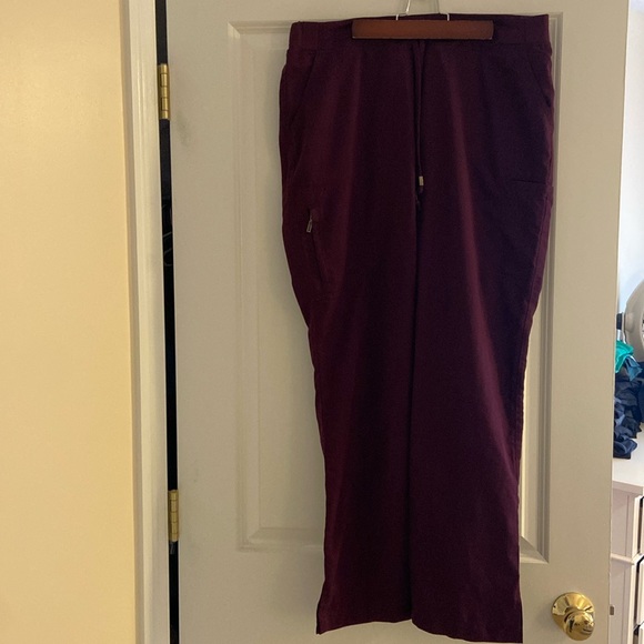 EUC greys anatomy size medium wine womens scrub pants - Picture 1 of 5